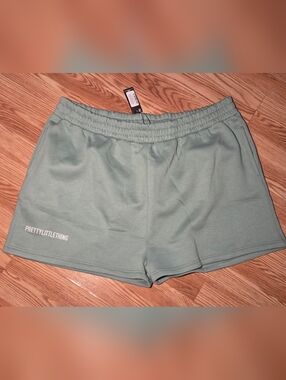 NWT Pretty Little Thing Plus Relaxed High-Waist Sage Green Shorts Sz US 20